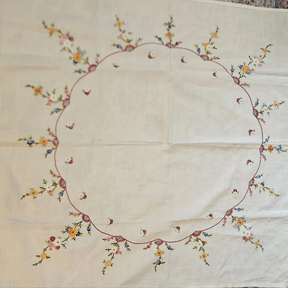 NWT Vintage Irish Linen Hand-Embroidered Floral Tablecloth